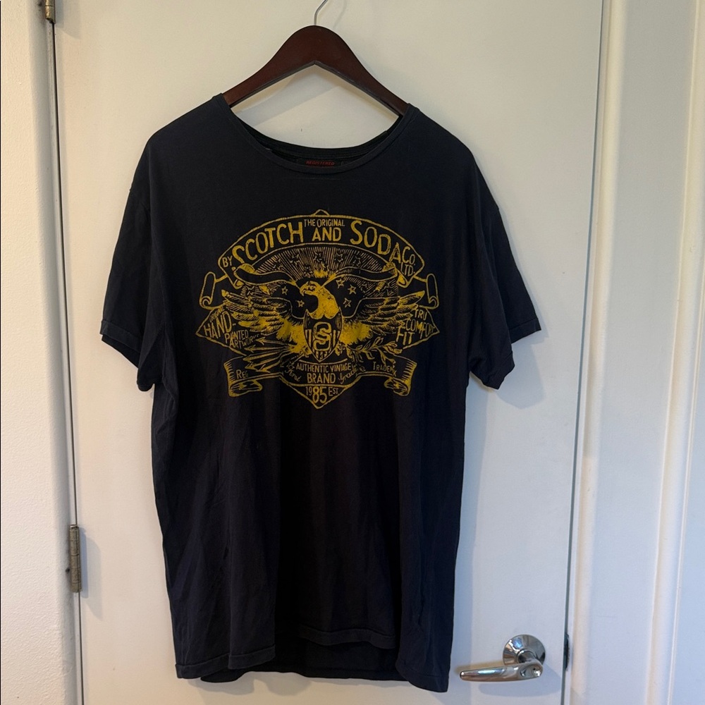Scotch & Soda Men's dark blue Short-Sleeve Graphic Tee with Yellow Print